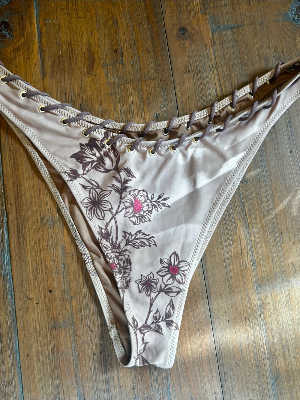 Frankie’s bikinis x Bella HADID desert rose bikini bottoms